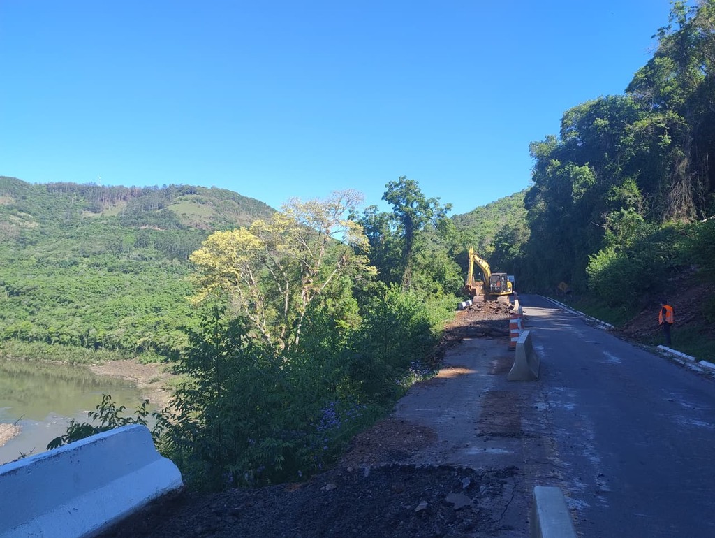 DNIT detalha obra de contenção no km 96,2 da BR-116 entre São Marcos e Campestre da Serra
