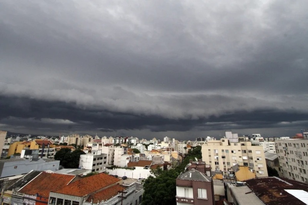 Alerta para tempestades com risco de granizo e rajadas de vento para esta sexta (28)