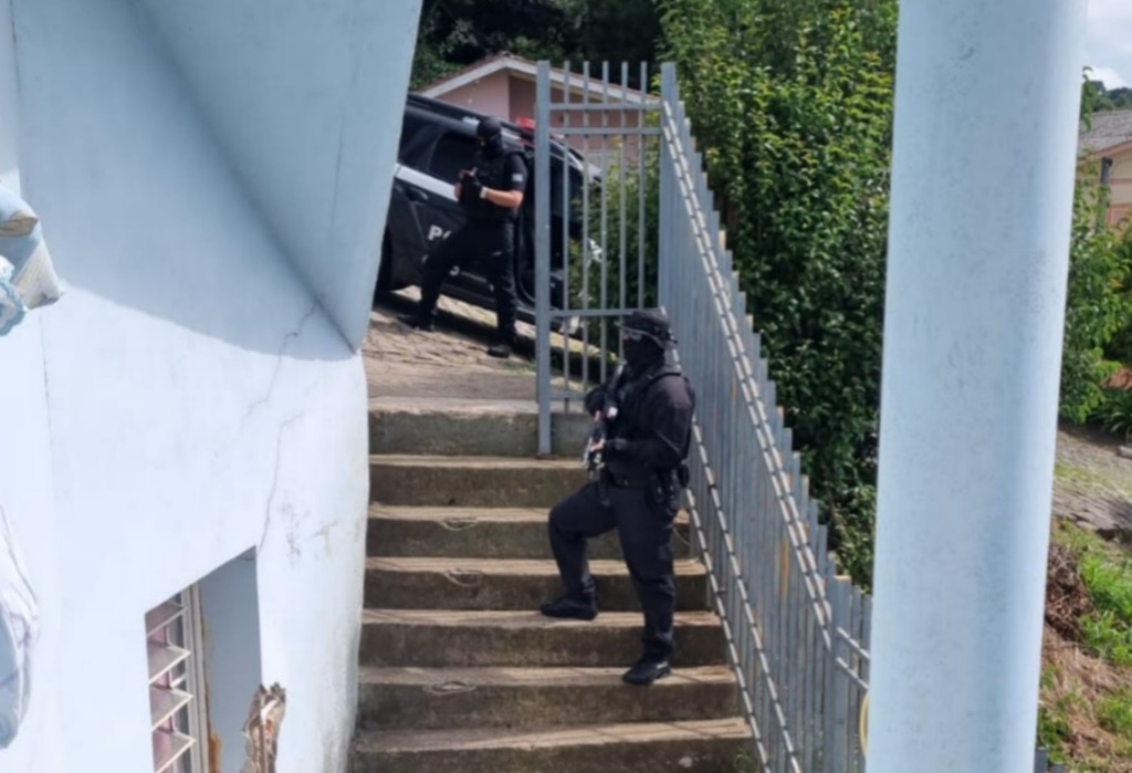 Operação conjunta da Polícia Civil prende quatro pessoas por crimes graves na região