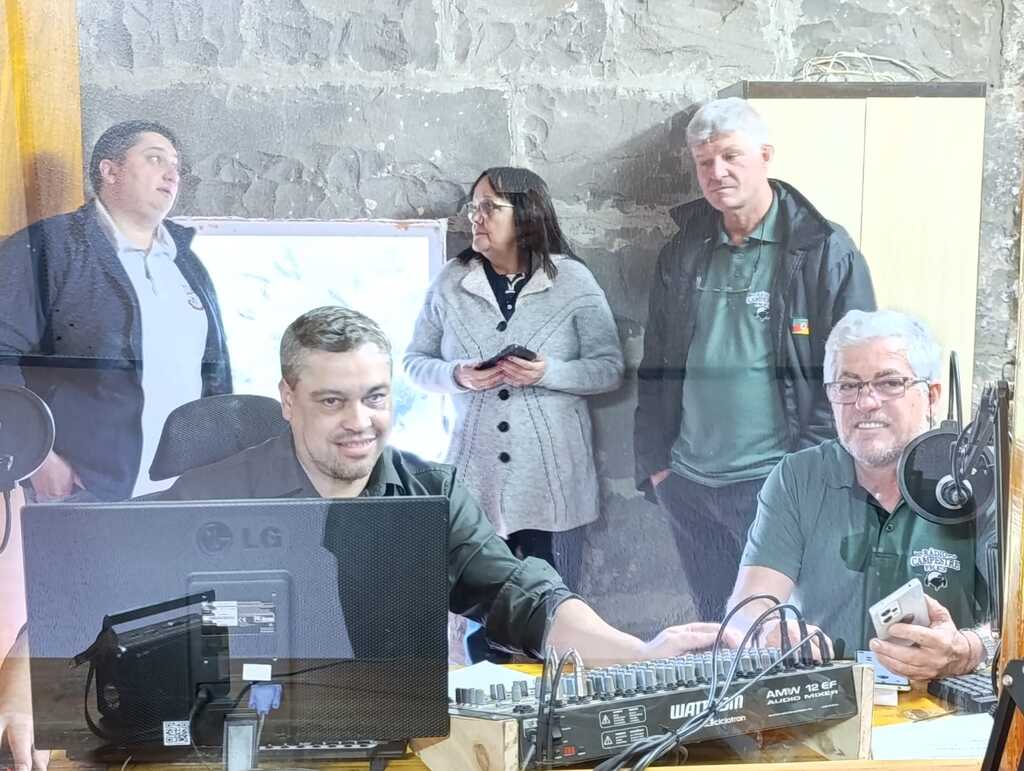 Rádio Comunitária Campestre 87,9 entra oficialmente no ar e celebra o primeiro meio de comunicação da cidade