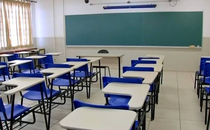 Governo confirma adiamento da volta às aulas e nova data será divulgada nesta segunda