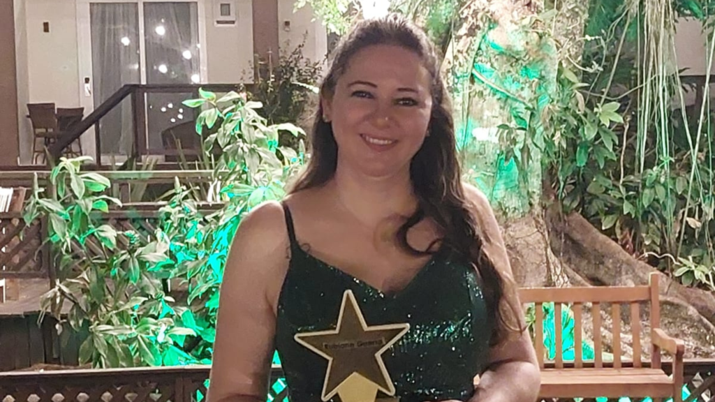 São-marquense Rubiane Guerra recebe Prêmio Internacional de Letras e Artes em Balneário Camboriú