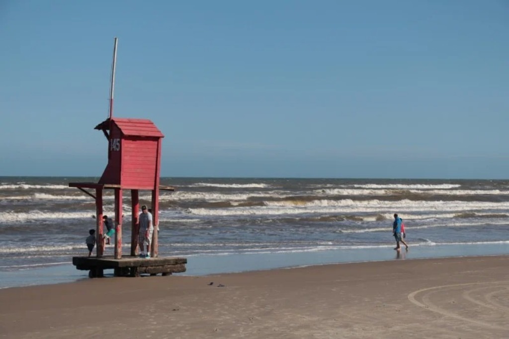 Primeiro boletim de balneabilidade da temporada 2025-2026 aponta que praias do Litoral Norte têm águas próprias para banho