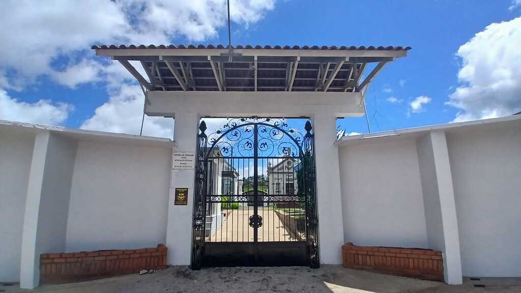 Obras no Cemitério Municipal Nossa Senhora do Carmo avançam e nova fachada já chama atenção no centro de São Marcos