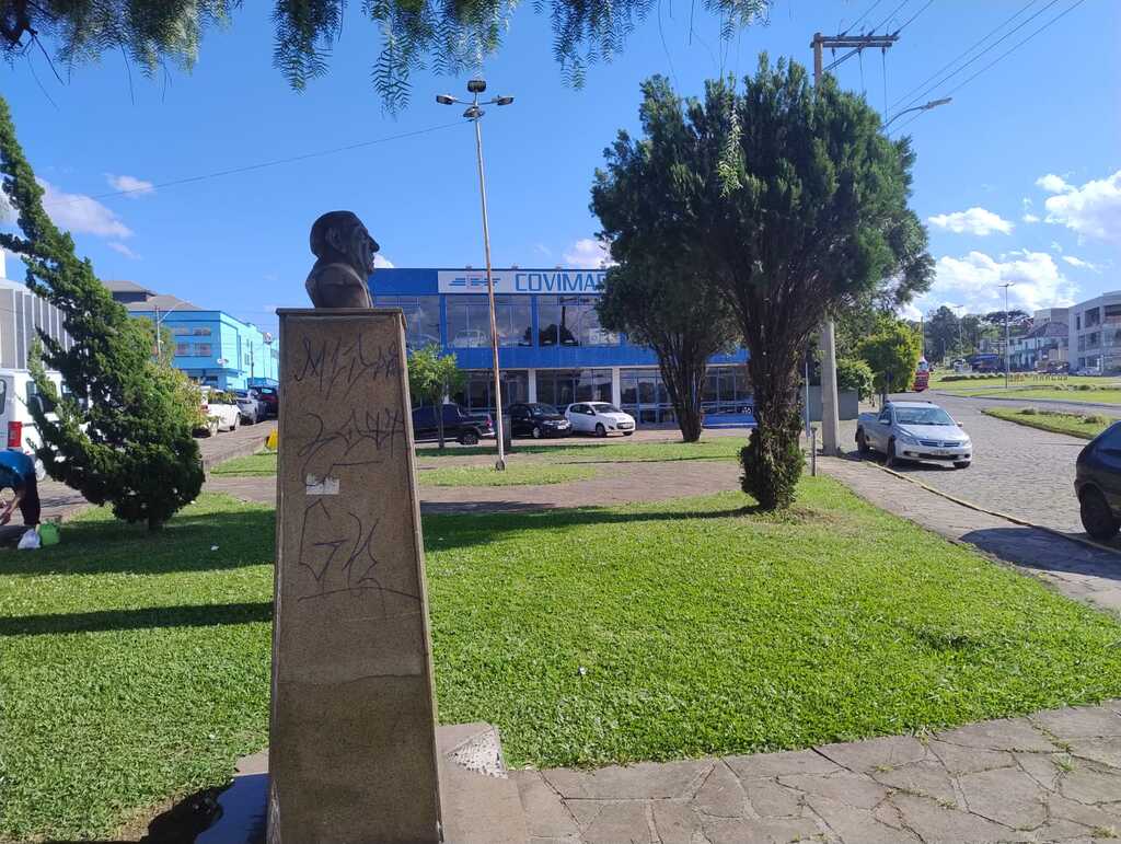 Câmara aprova mudança de nome da Praça Carlos José Michelon para Praça Raul Zeferino Boff