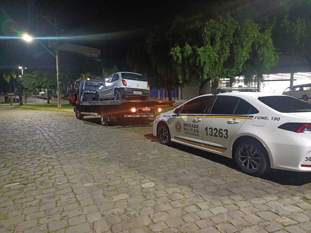 Motorista sem CNH causa acidente e tenta fugir em São Marcos