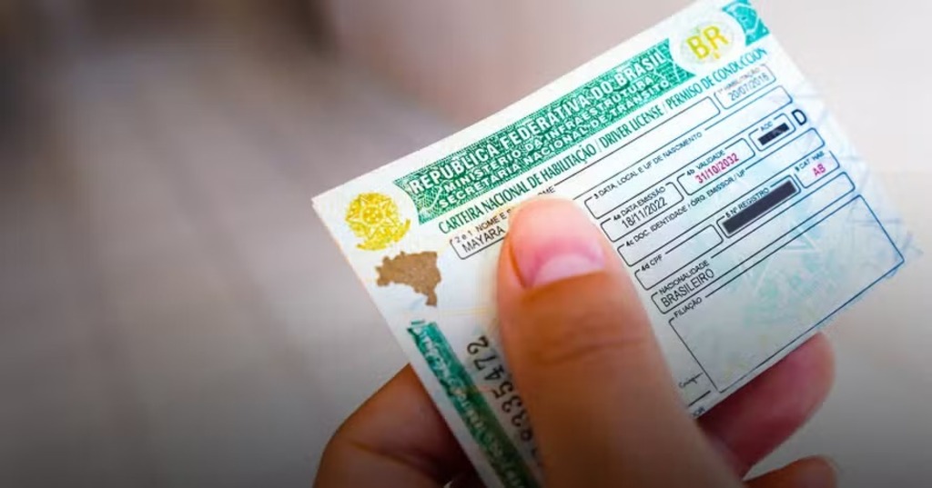 Publicada lista com condutores que podem ter CNH suspensa; veja como saber sua situação