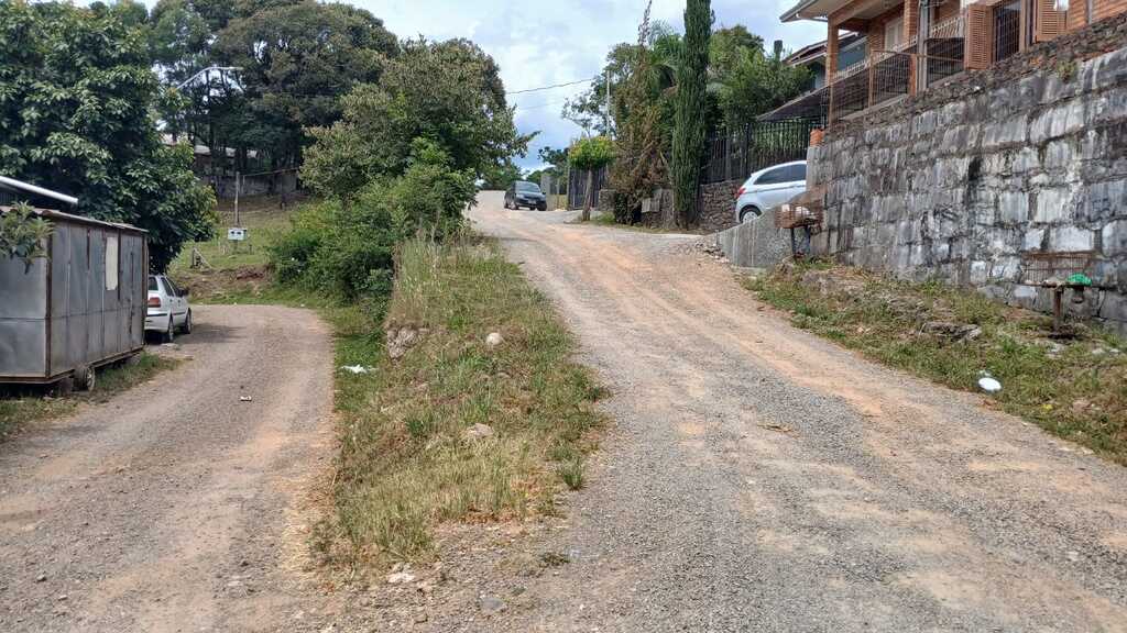 Após 30 anos de espera, novamente moradores cobram calçamento na Rua Ricieri Chemello