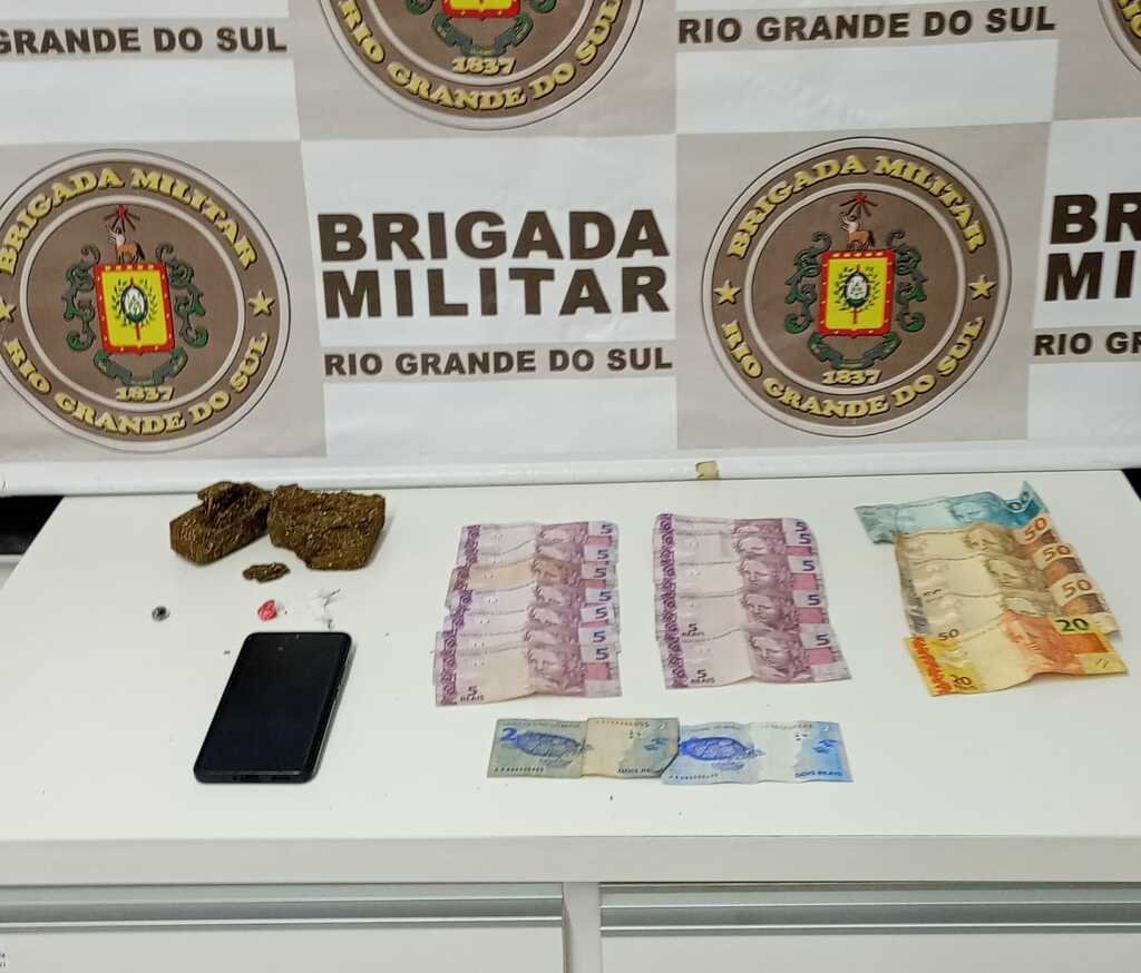 Homem é preso por tráfico de drogas no bairro Jardim dos Plátanos, em São Marcos