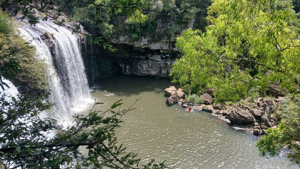 Beleza que encanta, riscos que matam: em menos de cinco anos, seis pessoas morreram na cascata de São Roque