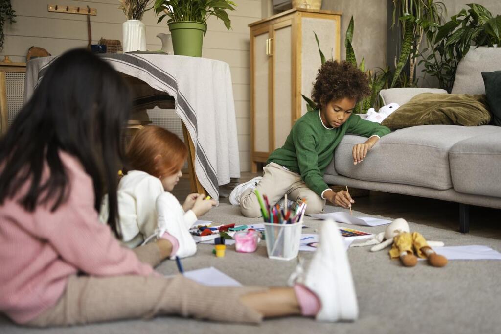 Férias escolares em casa: como manter as crianças ativas com brincadeiras em família