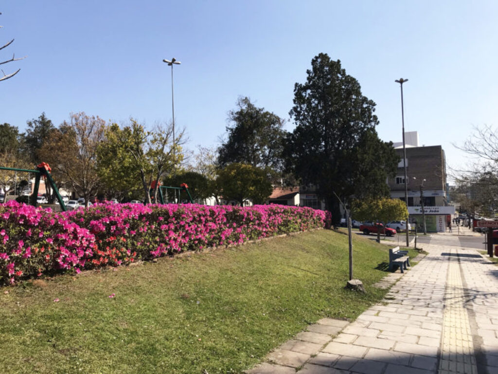 Frente fria traz chuva e risco de temporais nesta sexta-feira