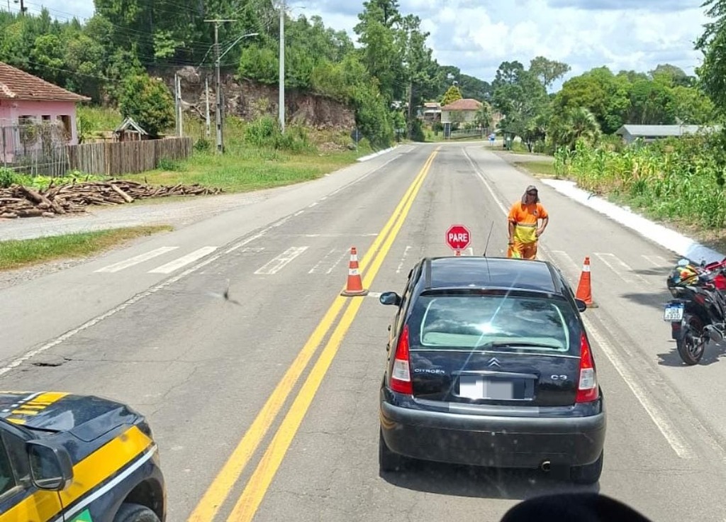 Detonação de rochas altera o trânsito na BR-116, em São Marcos