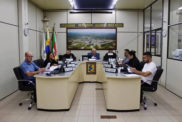 Câmara antecipa horário das sessões e extingue programa de aproximação com a comunidade