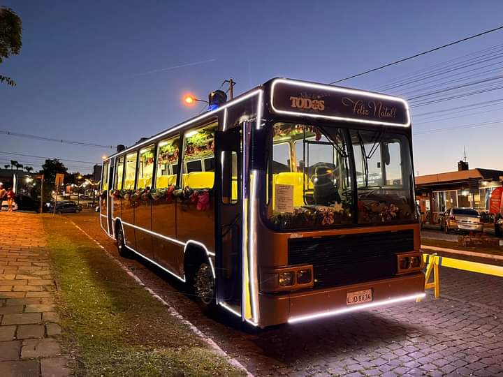 Dindinho leva a magia do Natal às ruas centrais de São Marcos com passeios gratuitos