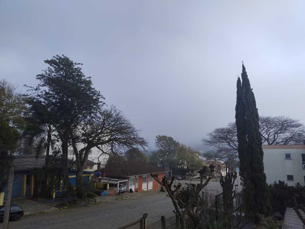 Segunda feira terá chuva e frio na Serra