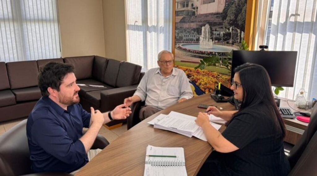 Prefeito Volmir sai de férias e vice-prefeita Fabiana assume o gabinete interinamente