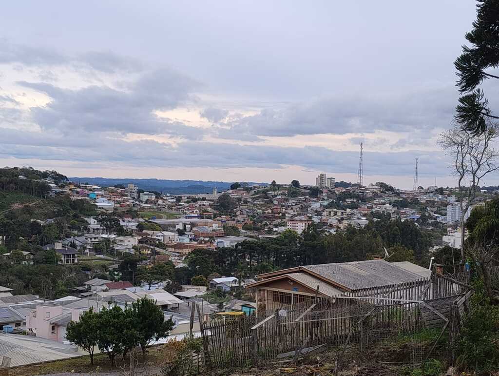Semana começa com virada no tempo e chegada da chuva