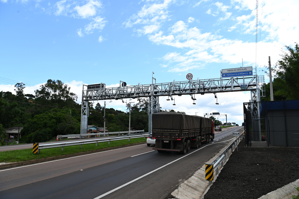 Pedágio eletrônico free flow passa a ter nota fiscal automática por veículo após Reforma Tributária