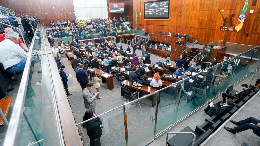 Assembleia Legislativa aprova programa que cria bônus e prêmios para professores e alunos da rede estadual