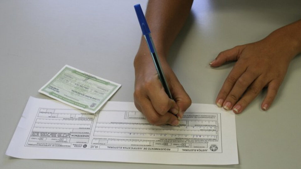 Eleitor que não votou no 1º turno pode justificar a ausência até 5 de dezembro